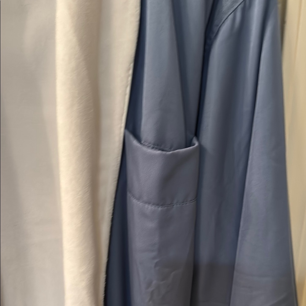 Blue and White Robe - Picture 4 of 6
